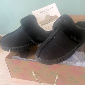NWT ILSE JACOBSEN Tulip black slip ons